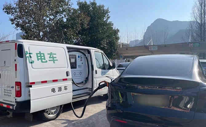 海伦汽车搭电